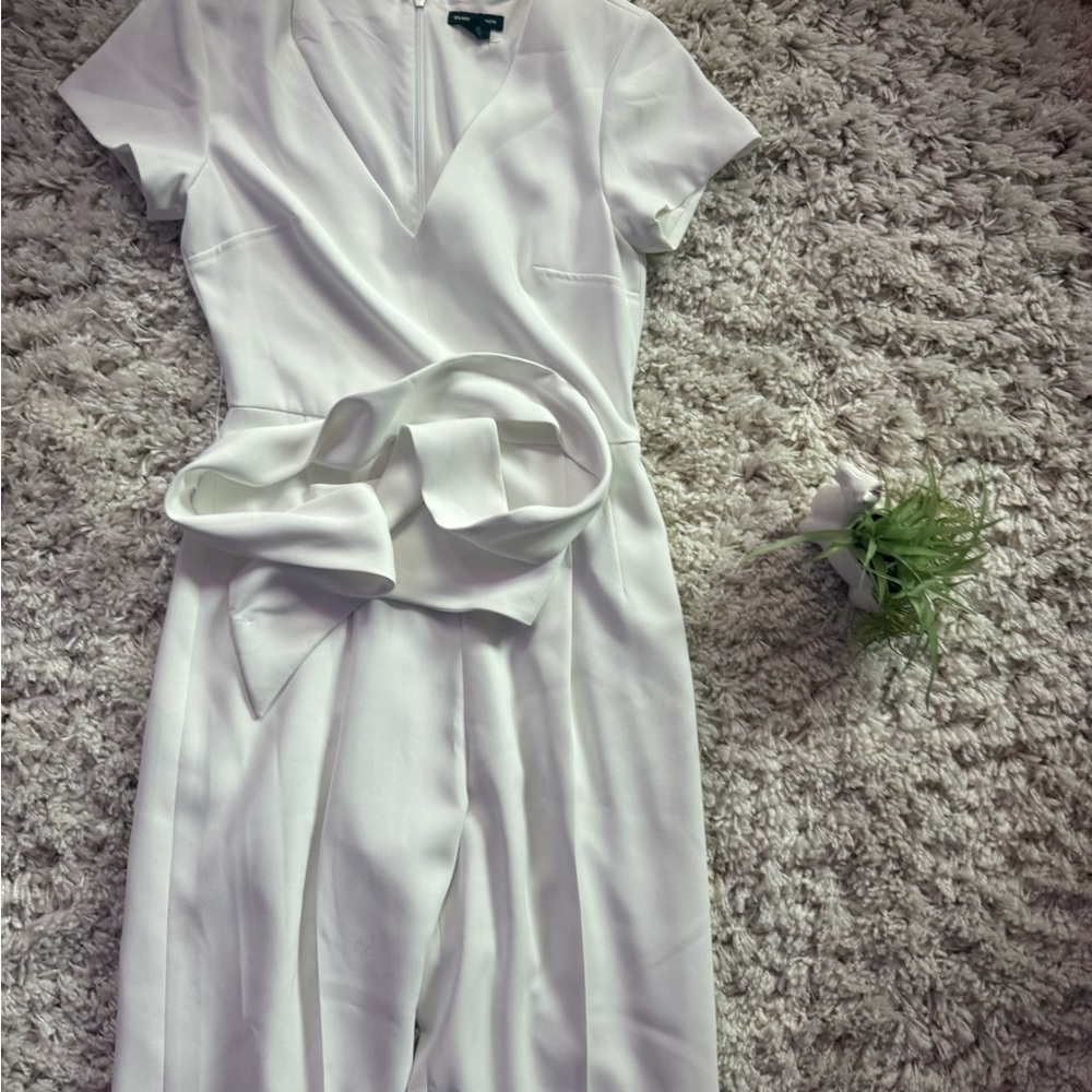 Club Monaco Elegant White Dress jumpsuit with Bow Detail - Picture 2 of 7
